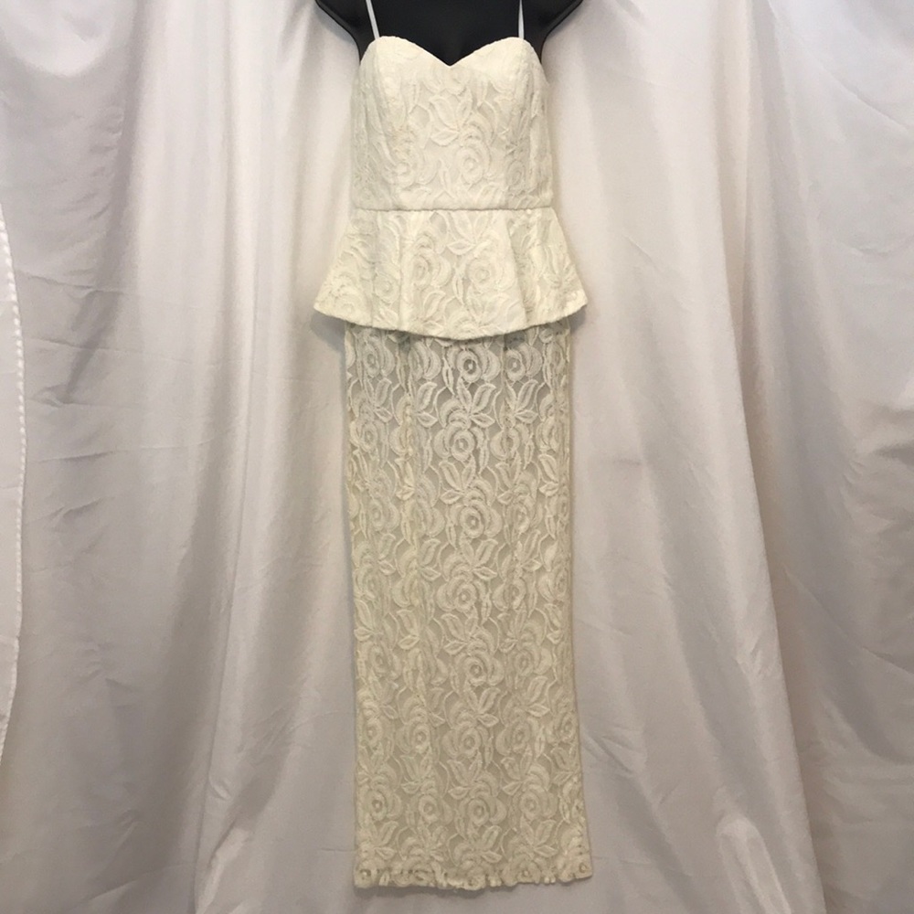 Xscape Strapless, Lace peplum gown sz. 6